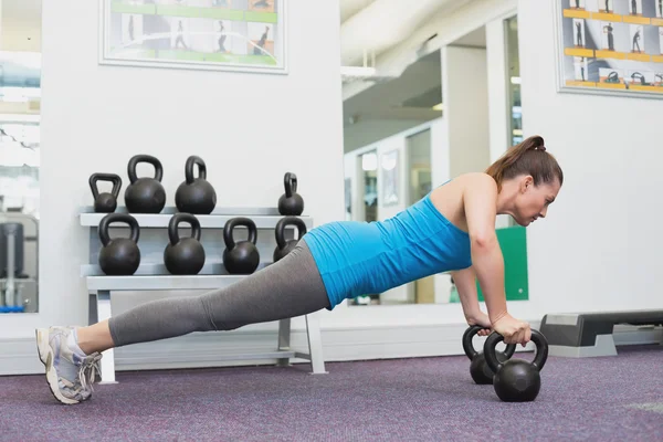 Fit brunette working out with kettlebell — Stock Photo, Image