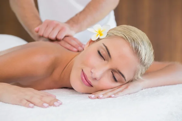 Woman receiving back massage — Stock Photo, Image