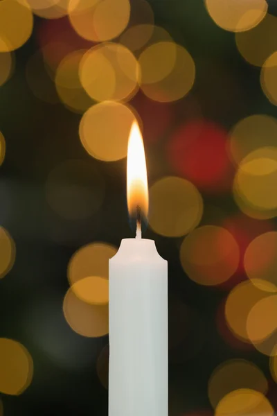 Weiße Kerze brennt hell — Stockfoto