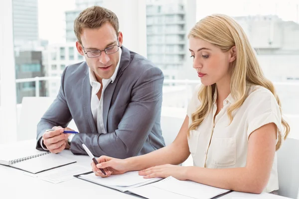 Zakenmensen in vergadering — Stockfoto