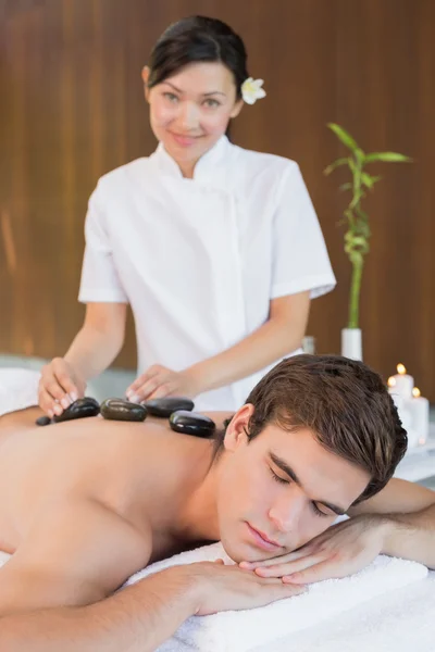 Man receiving stone massage — Stock Photo, Image