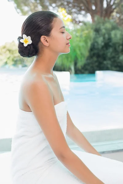 Beautiful woman sitting with eyes closed — Stock Photo, Image