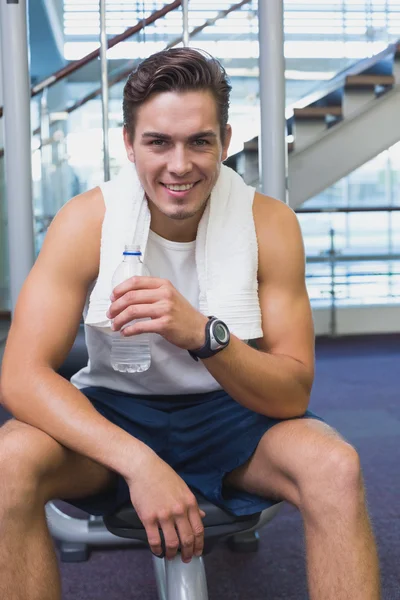 Fit man taking a break from working out — Stock Photo, Image