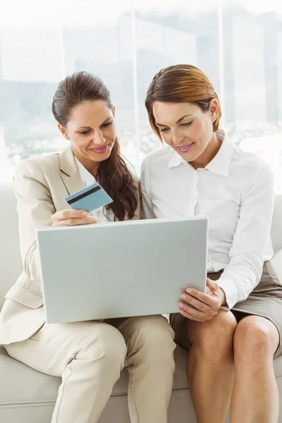 Young businesswomen using laptop — Stock Photo, Image