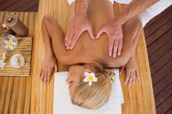 Woman receiving back massage — Stock Photo, Image