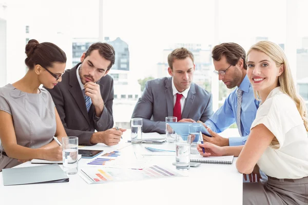 Reunión de empresarios en la sala de juntas — Foto de Stock