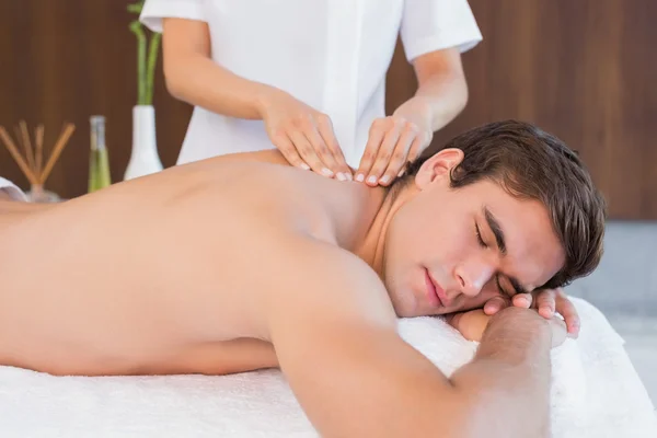 Homme recevant massage du dos — Photo