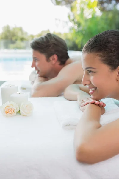 Couple lying on massage table at spa center — Stock Photo, Image