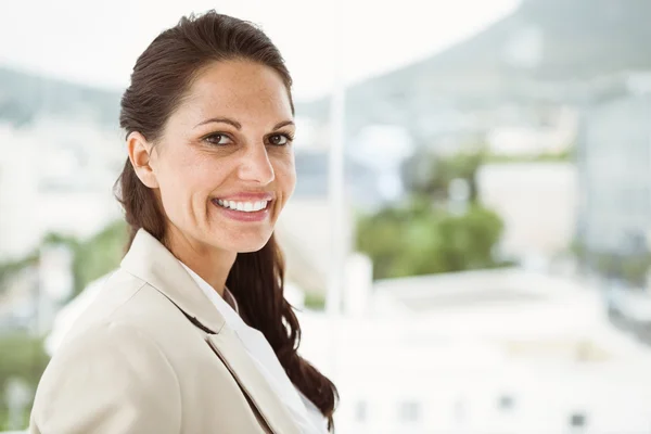 Portrait de belle jeune femme d'affaires — Photo