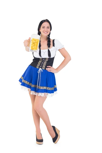 Hübsches Oktoberfest-Mädchen mit Bierflasche — Stockfoto