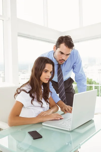 Business people using laptop in office — Stock Photo, Image