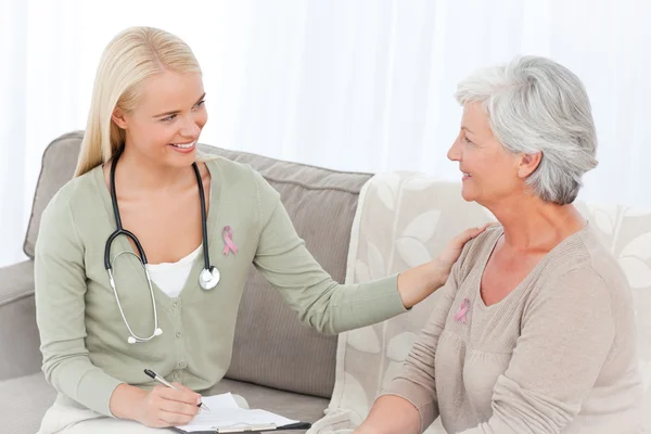 Composite image of doctor talking with her patient — Stock Photo, Image