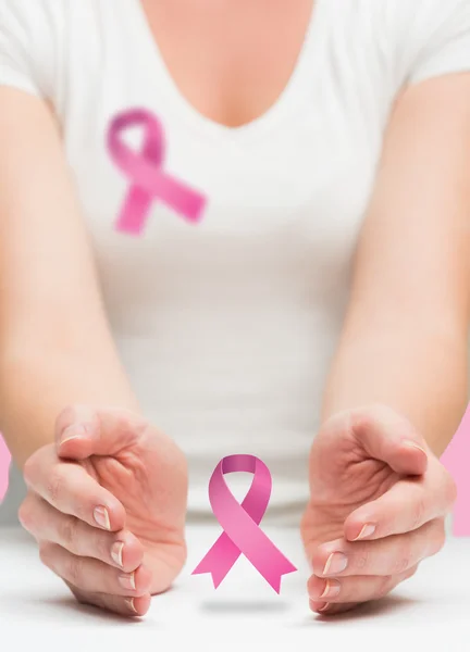 Woman presenting breast cancer awareness message — Stock Photo, Image