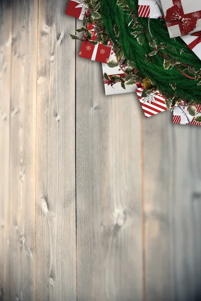 Grinalda de Natal festiva com decorações — Fotografia de Stock