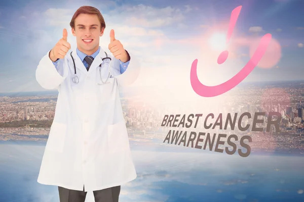 乳房癌意識メッセージを持つ医師 — ストック写真