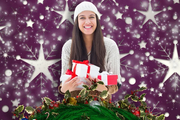 Image composite de brune festive tenant des cadeaux — Photo