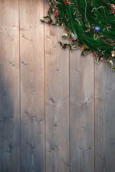 Ghirlanda di Natale festiva con decorazioni — Foto Stock