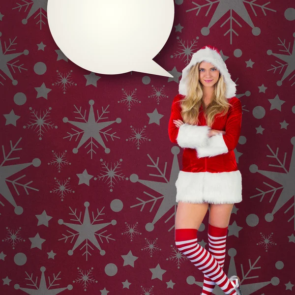 Flicka i santa outfit med armarna korsade — Stockfoto