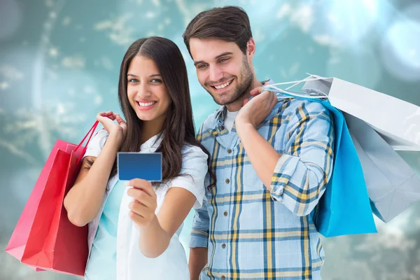 Комический образ пары с сумками для покупок и кредитной картой — стоковое фото