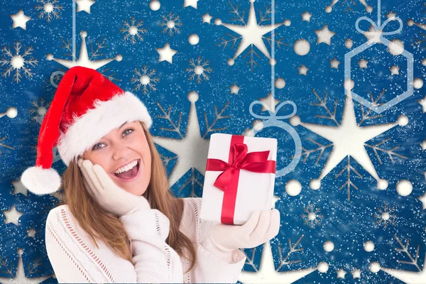 Immagine composita di bionda festiva che tiene un regalo — Foto Stock