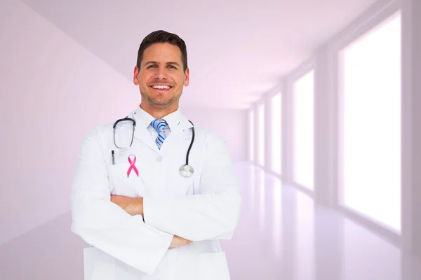 Imagen compuesta de un médico guapo con los brazos cruzados —  Fotos de Stock