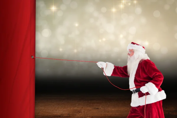 Papai Noel puxando uma corda — Fotografia de Stock