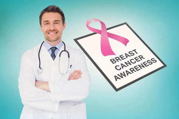 Läkare med breast cancer awareness meddelande — Stockfoto