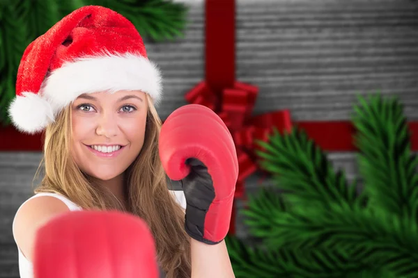 Immagine composita di punzonatura bionda festiva con guanti da boxe — Foto Stock