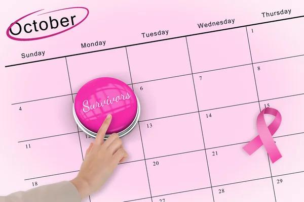 Pulsando el botón rosa para la conciencia del cáncer de mama — Foto de Stock