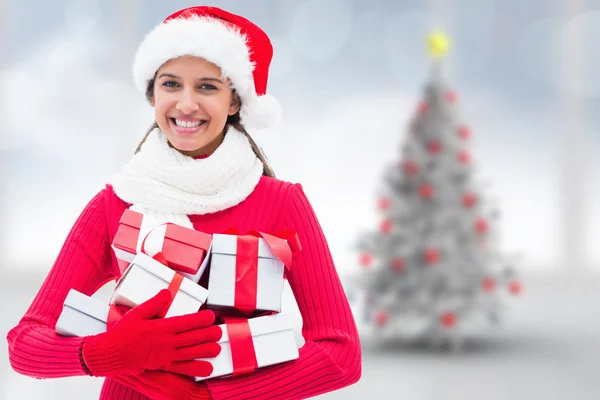 Zusammengesetztes Bild festlicher Brünette mit Geschenken — Stockfoto