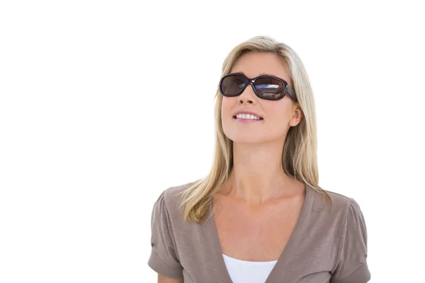 Rubia feliz usando gafas de sol —  Fotos de Stock