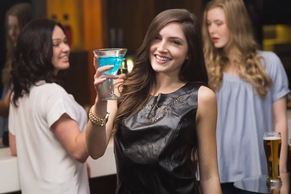 Pretty brunette holding a cocktail — Stock Photo, Image