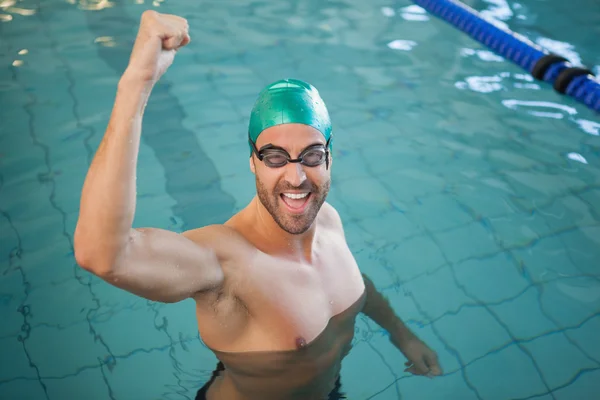 Dopasowanie pływak doping w basenie — Zdjęcie stockowe