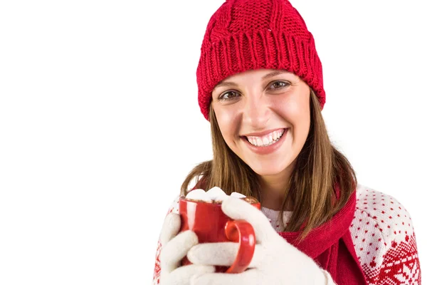 Junge Frau genießt ihren heißen Kaffee im Winter — Stockfoto