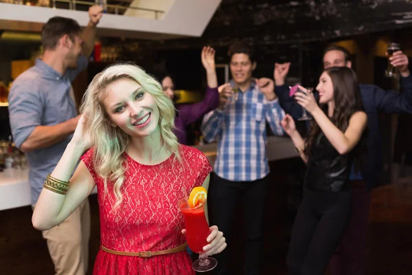 Pretty blonde drinking a cocktail — Stock Photo, Image