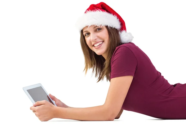 Feestelijke brunette gebruiken, tablet pc — Stockfoto