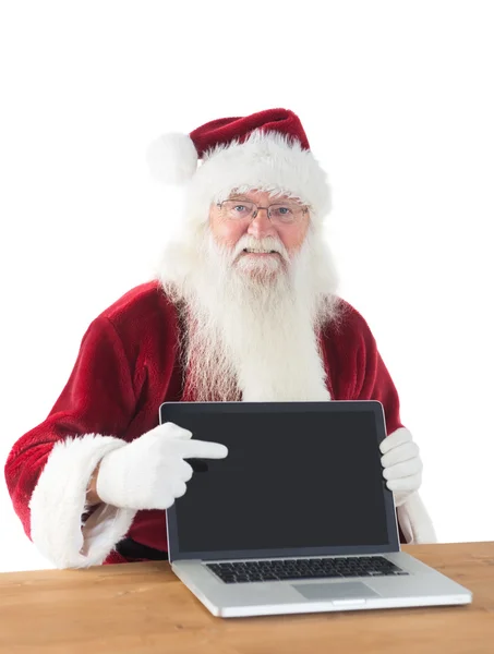 Père Noël montre quelque chose sur l'ordinateur portable — Photo