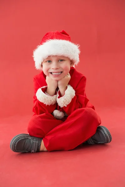 Schattige kleine jongen in santa kostuum — Stockfoto