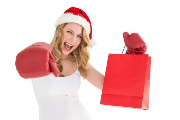 Blonde festive avec gants de boxe et sac à provisions — Photo