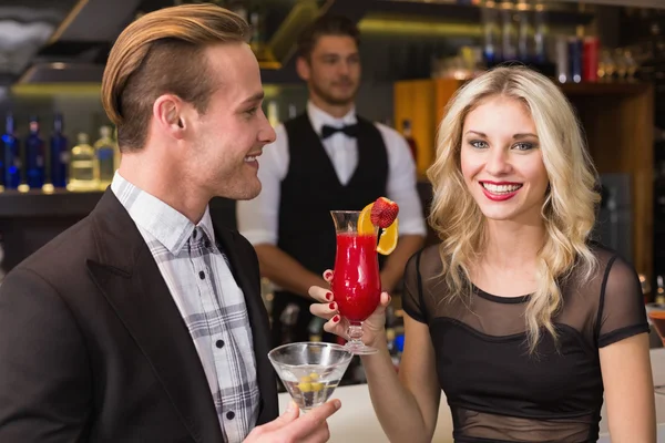 Attractive friends drinking cocktails together — Stock Photo, Image