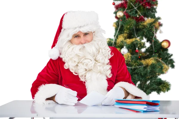 Portret van Kerstman writing lijst — Stockfoto