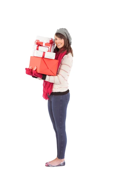 Ładna kobieta trzymając stos prezentów — Zdjęcie stockowe