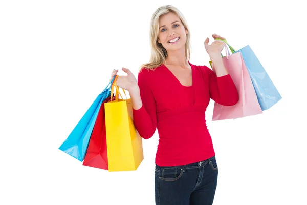 Loira feliz segurando sacos de compras — Fotografia de Stock