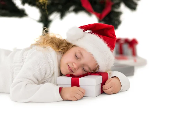 Niña festiva durmiendo en un regalo — Foto de Stock