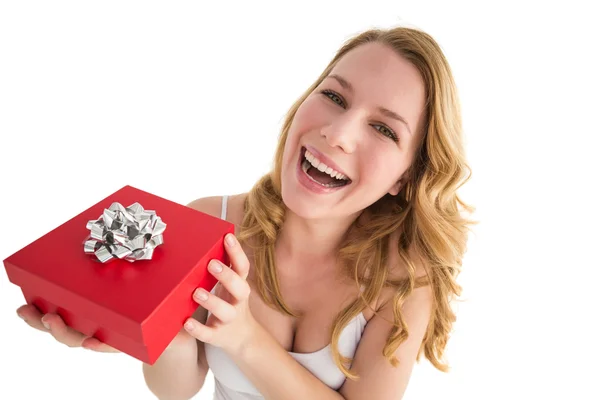 Portrait of a happy woman receiving a present — Stock Photo, Image