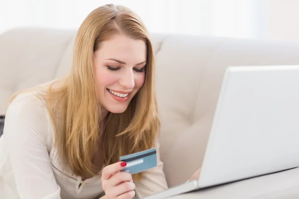 Pretty blonde shopping online with laptop — Stock Photo, Image