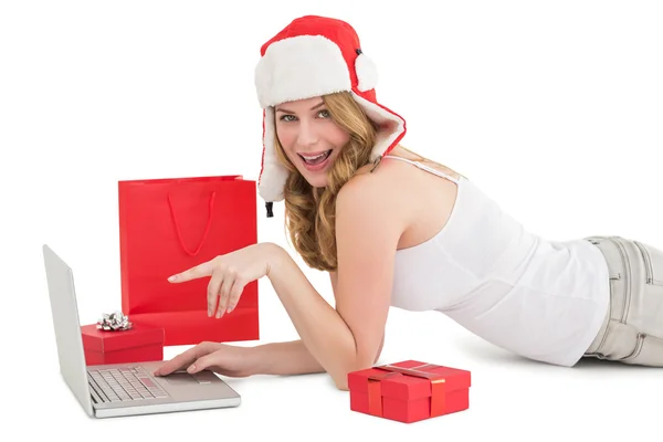 Happy woman laying on the floor while using her laptop — Stock Photo, Image