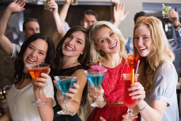 Young friends having a drink together — Stock Photo, Image