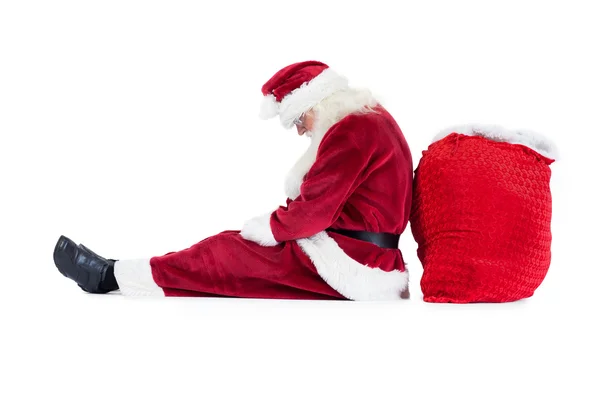 Santa onun çanta üzerinde leaned oturur — Stok fotoğraf
