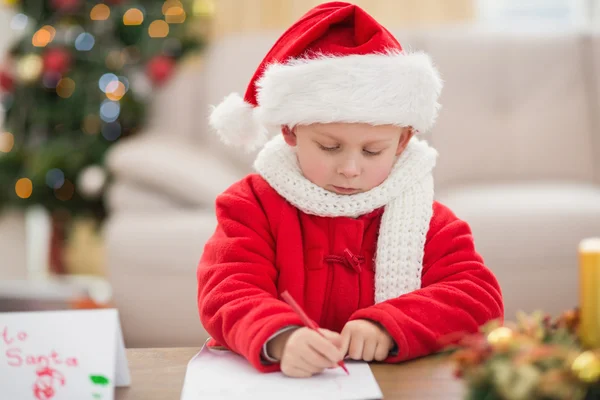 Feestelijke jongetje schrijven verlanglijstje — Stockfoto